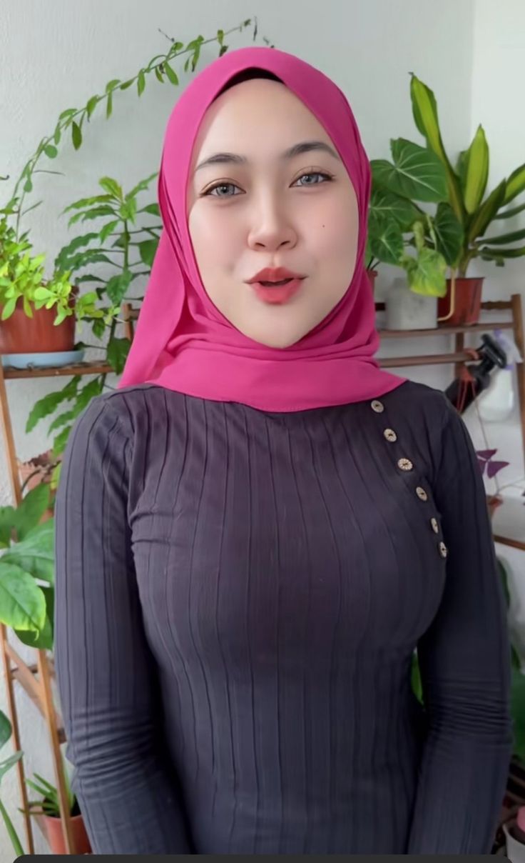 Viral Indonesia Terbaru Digoyang Ukhti Kece Kenal Di Instagram Yandex Top Trending Global 2025
